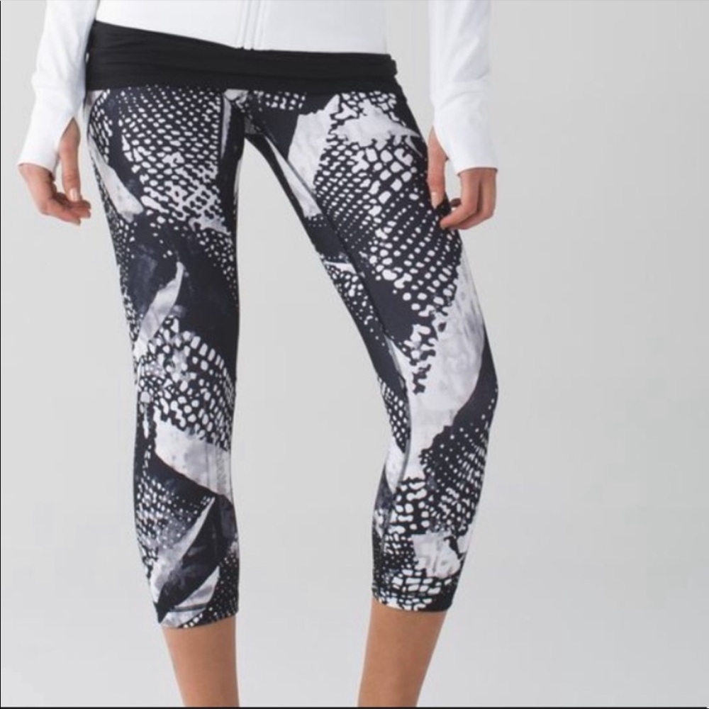 Lululemon WU Crop III *Full-On Luon Static Mist 2